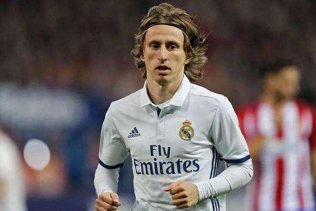 篮球篮网全队配合默契提升